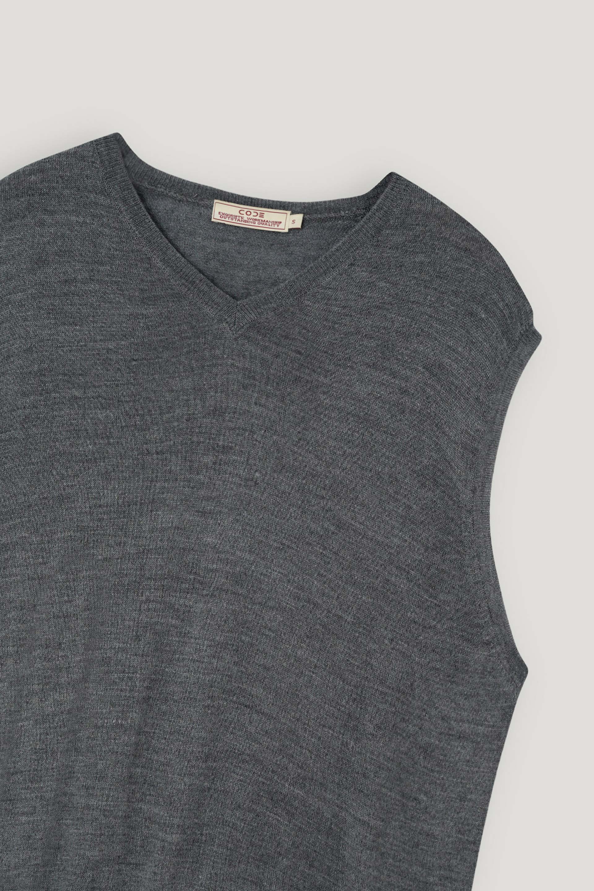 DARK GREY MARINO SLEEVELESS SWEATER