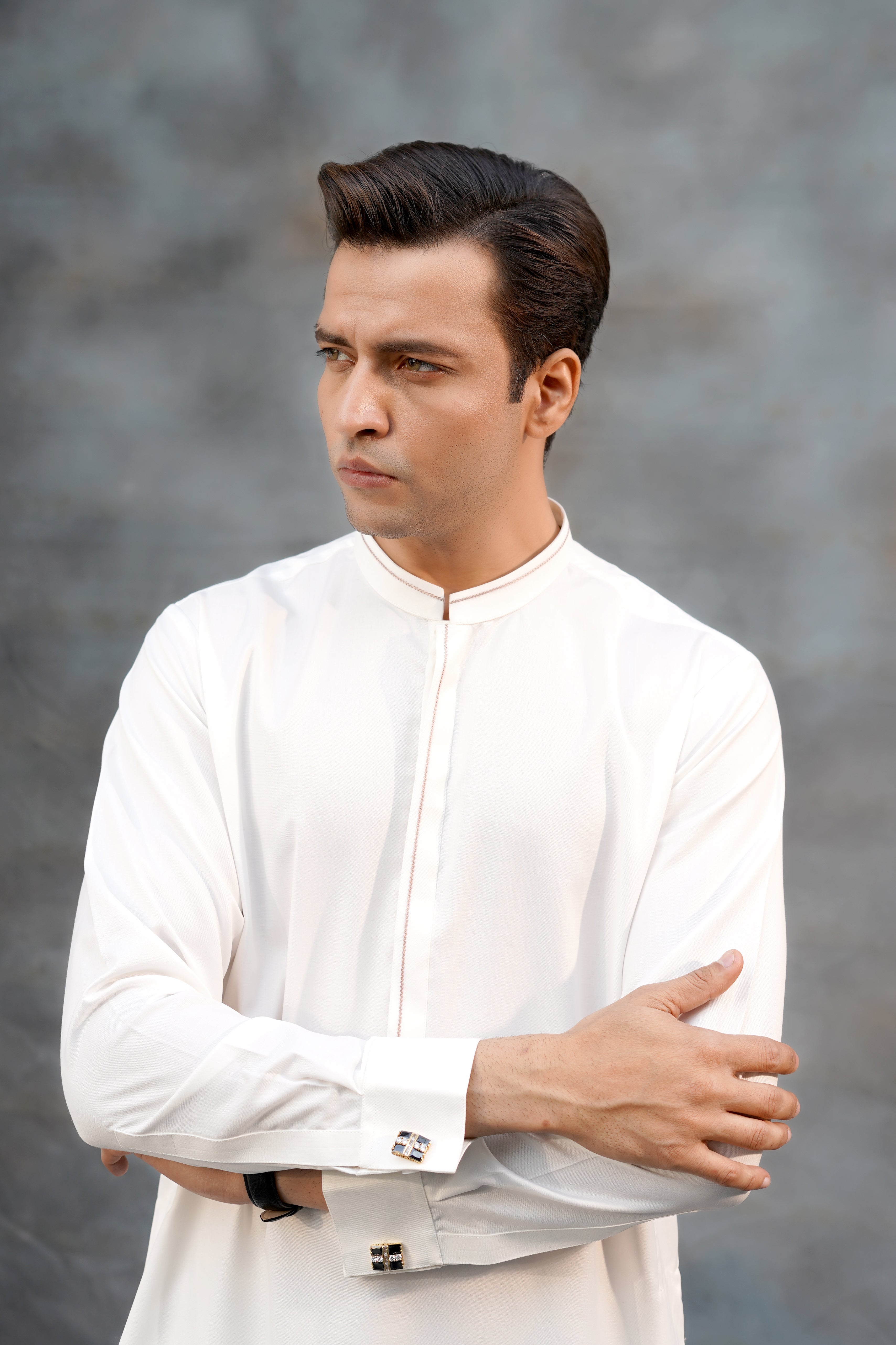 WHITE EMBROIDED KAMEEZ SHALWAR